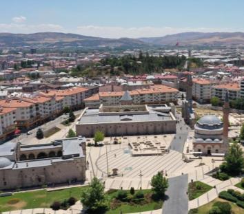 Sivas City Square and Historical Buildings / Sivas